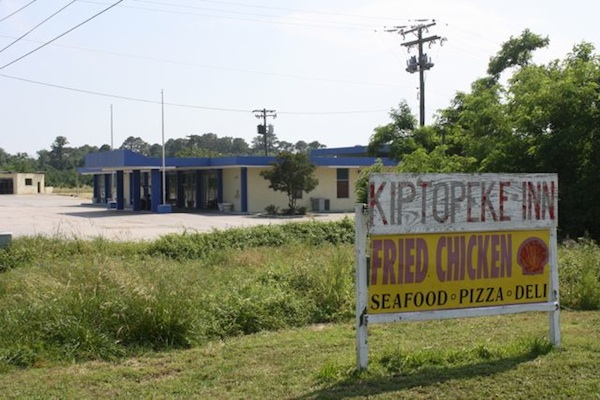 Better days ahead for badly deteriorated Kiptopeke Inn. (Wave photo)