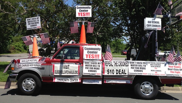 Majority of Town Planning Commissioners expressed outrage over sign-fested truck. (Wave photo)