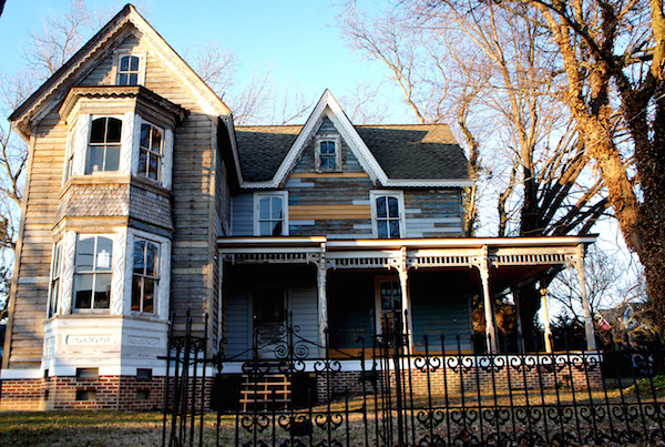 Tumbling-down wrought-iron fence adds spooky effect to Randolph Avenue ghost house. (Wave photo)